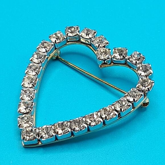 Vintage Clear Rhinestone Heart Brooch, Gold Tone, Prong Set Rhinestones, 1 1/2" - Picture 9 of 10